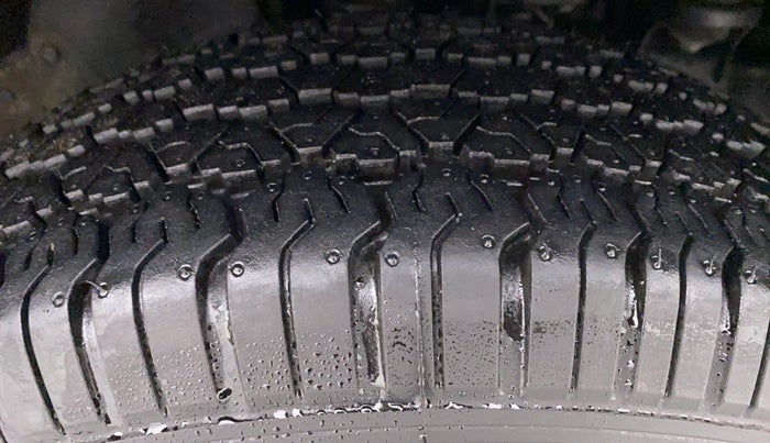 2016 Mahindra TUV300 T8, Diesel, Manual, 51,412 km, Right Front Tyre Tread