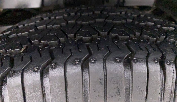 2016 Mahindra TUV300 T8, Diesel, Manual, 51,412 km, Left Rear Tyre Tread