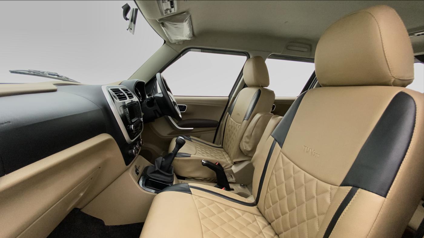 2016 Mahindra TUV300 T8, Diesel, Manual, 51,412 km, Right Side Front Door Cabin