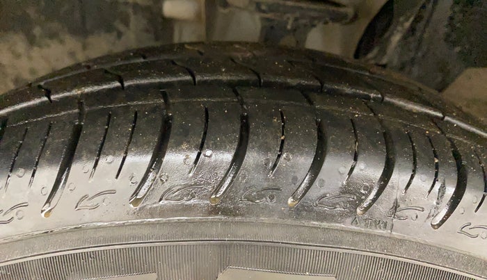 2022 Renault TRIBER RXZ AMT DUAL TONE, Petrol, Automatic, 30,814 km, Left Front Tyre Tread