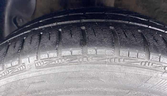 2017 Hyundai Grand i10 SPORTZ (O) 1.2 AT VTVT, Petrol, Automatic, 28,787 km, Left Front Tyre Tread