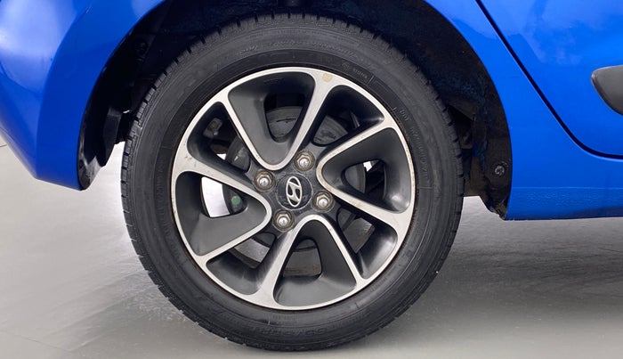 2017 Hyundai Grand i10 SPORTZ (O) 1.2 AT VTVT, Petrol, Automatic, 28,787 km, Right Rear Wheel