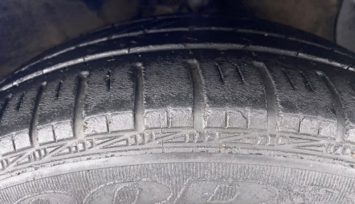 2017 Hyundai Grand i10 SPORTZ (O) 1.2 AT VTVT, Petrol, Automatic, 28,787 km, Right Front Tyre Tread