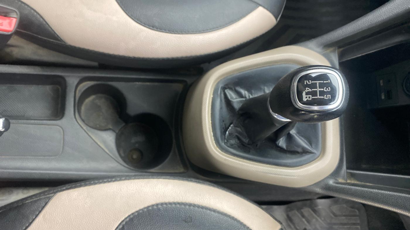 2015 Hyundai Xcent S 1.2, Petrol, Manual, 91,835 km, Gear Lever
