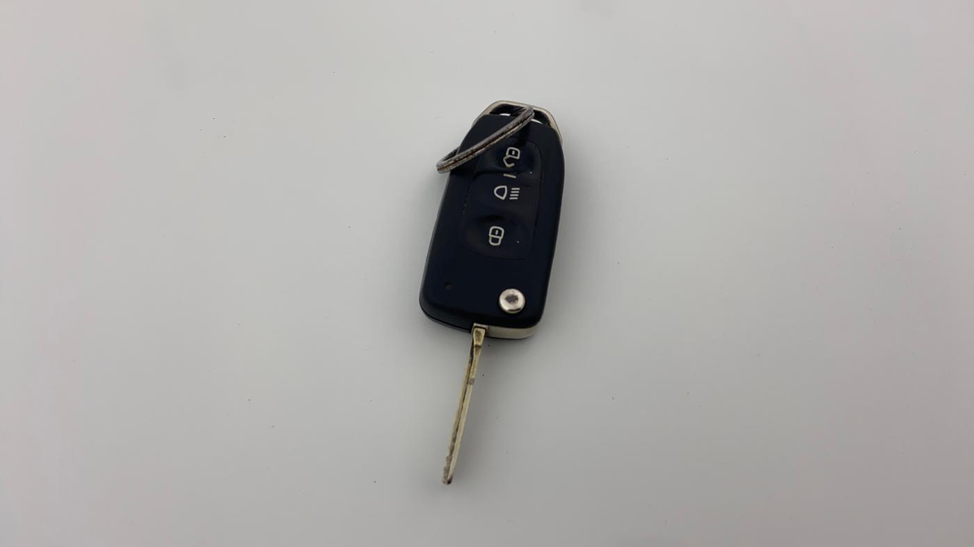 2019 Tata NEXON XM PETROL, CNG, Manual, 97,213 km, Key Close Up