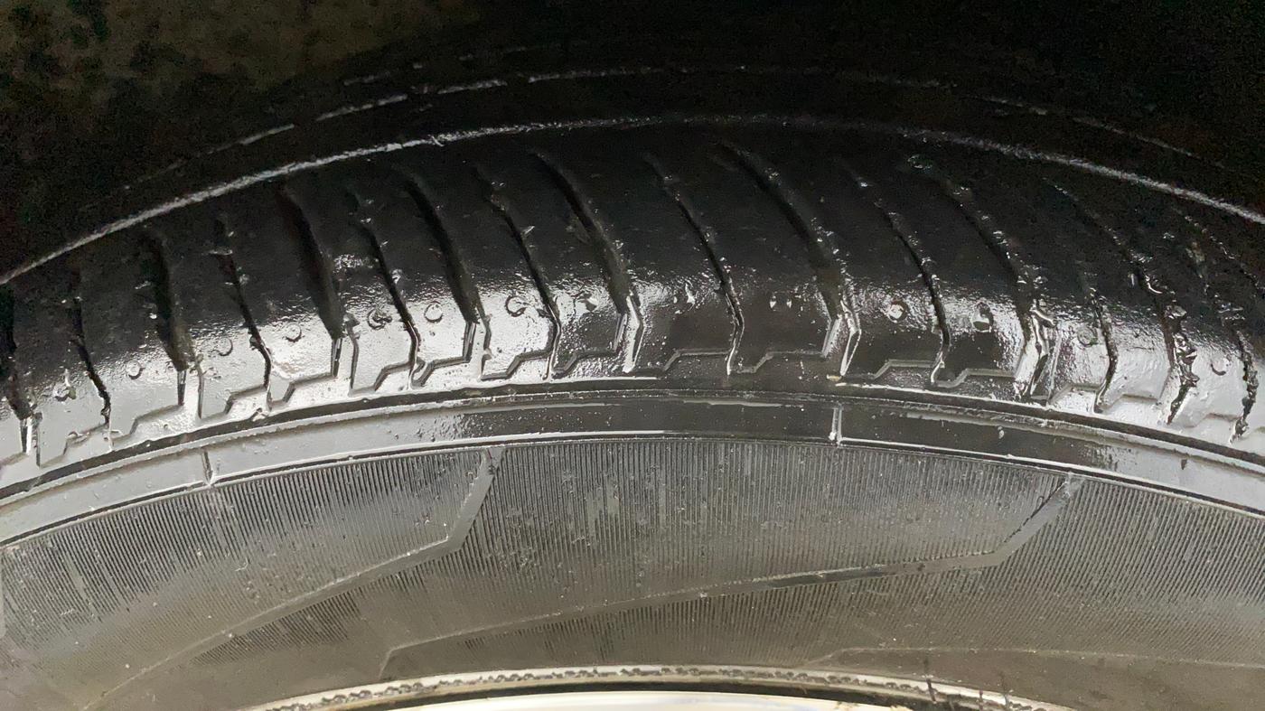 2019 Toyota Glanza V CVT, Petrol, Automatic, 72,256 km, Right Front Tyre Tread