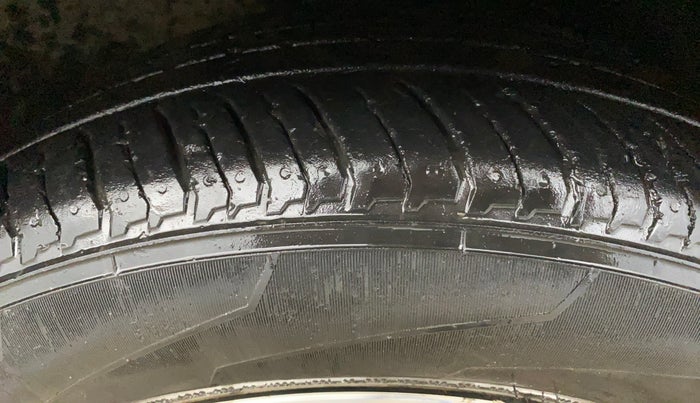 2019 Toyota Glanza V CVT, Petrol, Automatic, 72,707 km, Right Front Tyre Tread