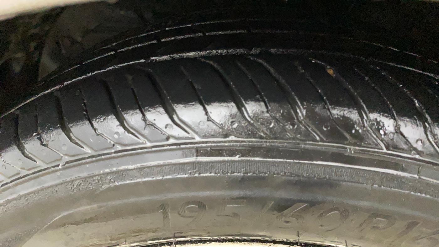 2019 Toyota Glanza V CVT, Petrol, Automatic, 72,256 km, Left Front Tyre Tread