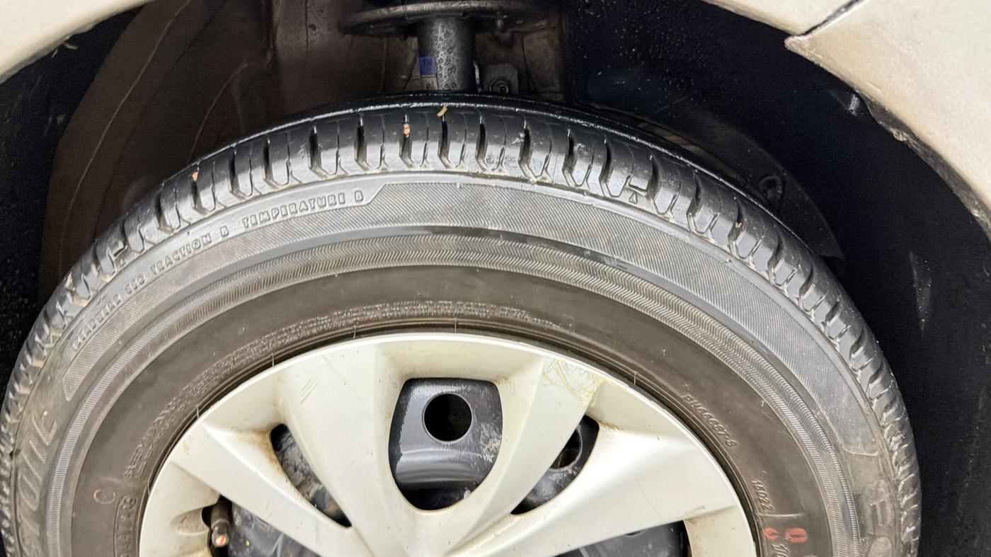 2021 Maruti Swift VXI AMT, Petrol, Automatic, 44,956 km, Right Front Tyre Tread