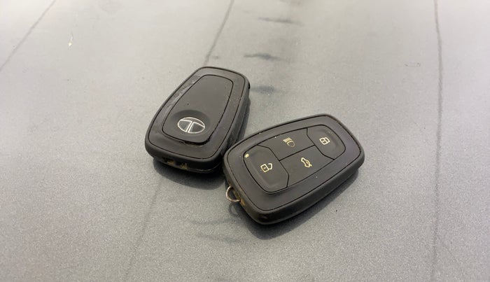 2020 Tata NEXON XZ PLUS (O) PETROL, Petrol, Manual, 61,298 km, Key Close Up