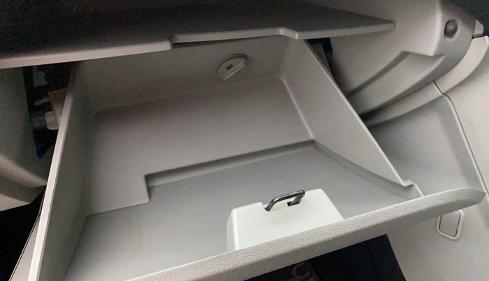 2018 Tata Tiago XZ 1.2 REVOTRON, Petrol, Manual, 25,710 km, Cooled Glove Box