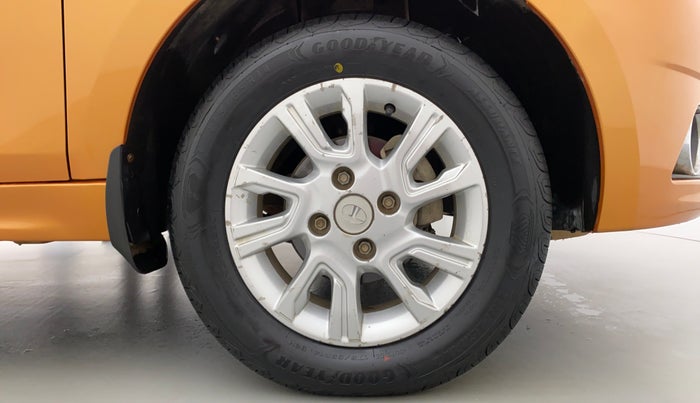 2018 Tata Tiago XZ 1.2 REVOTRON, Petrol, Manual, 25,710 km, Right Front Wheel