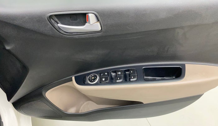 2017 Hyundai Grand i10 SPORTZ (O) 1.2 KAPPA VTVT, Petrol, Manual, 82,037 km, Driver Side Door Panels Control