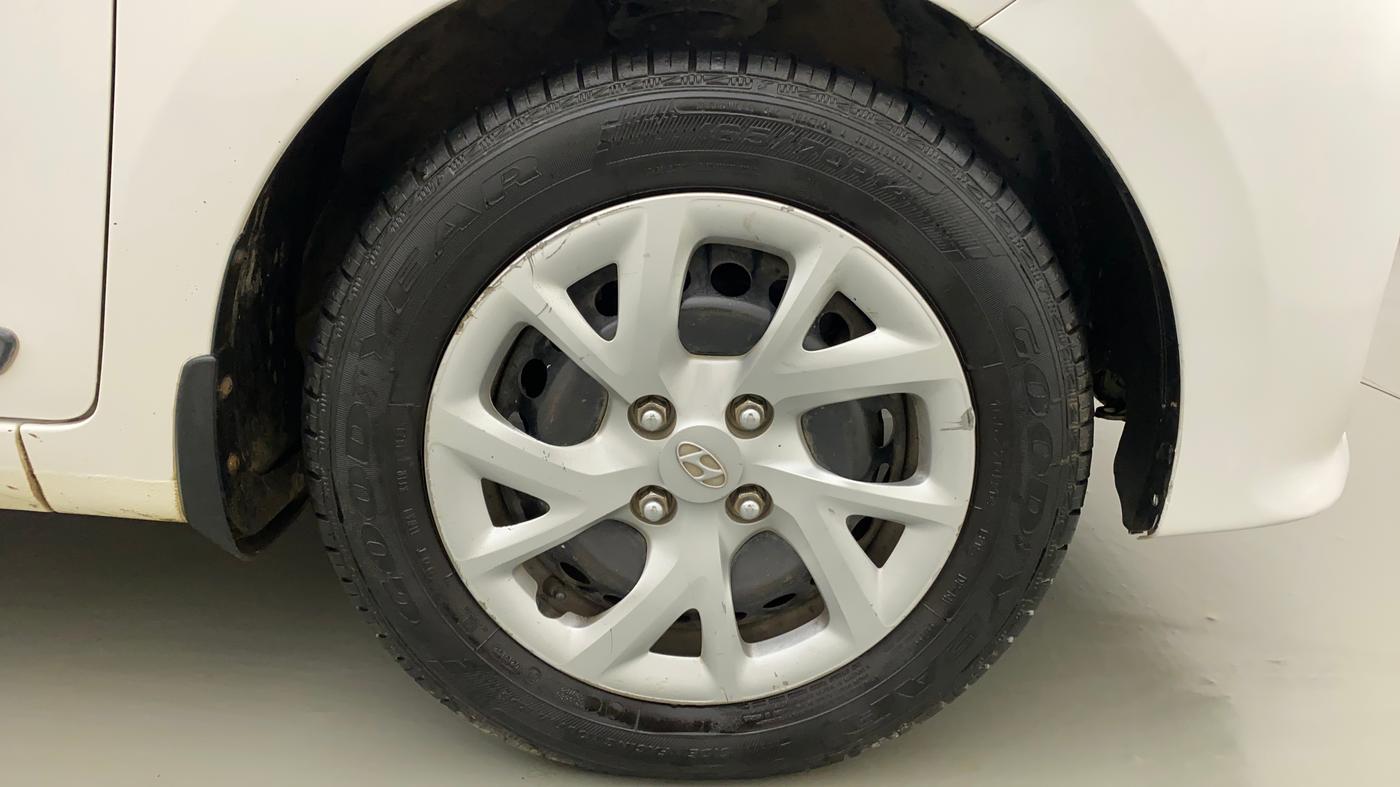 2017 Hyundai Grand i10 SPORTZ (O) 1.2 KAPPA VTVT, Petrol, Manual, 82,037 km, Right Front Wheel