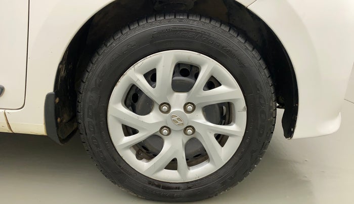 2017 Hyundai Grand i10 SPORTZ (O) 1.2 KAPPA VTVT, Petrol, Manual, 82,037 km, Right Front Wheel