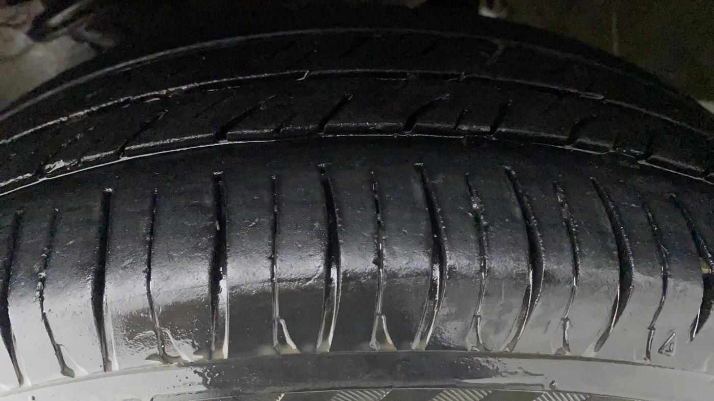 2016 Maruti Alto K10 LXI CNG, CNG, Manual, 63,010 km, Left Front Tyre Tread