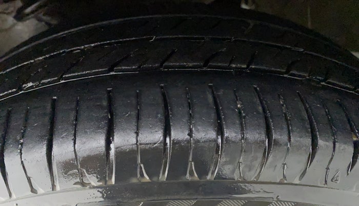 2016 Maruti Alto K10 LXI CNG, CNG, Manual, 63,010 km, Left Front Tyre Tread