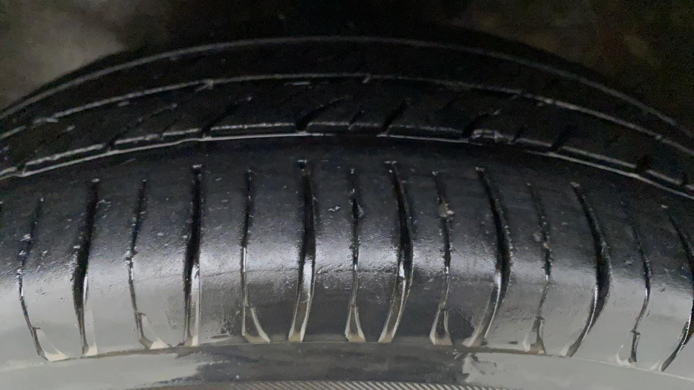 2016 Maruti Alto K10 LXI CNG, CNG, Manual, 63,010 km, Right Front Tyre Tread