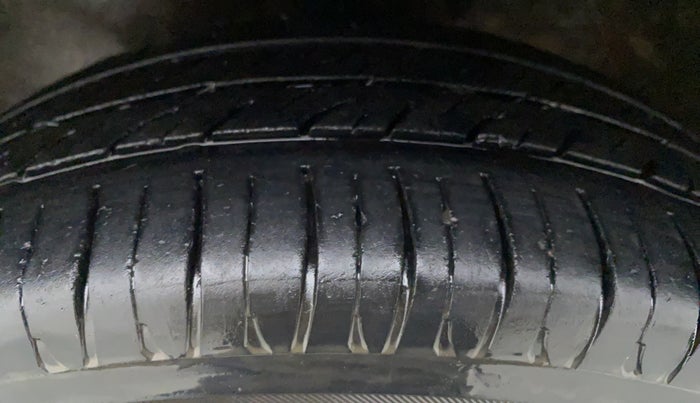 2016 Maruti Alto K10 LXI CNG, CNG, Manual, 63,010 km, Right Front Tyre Tread