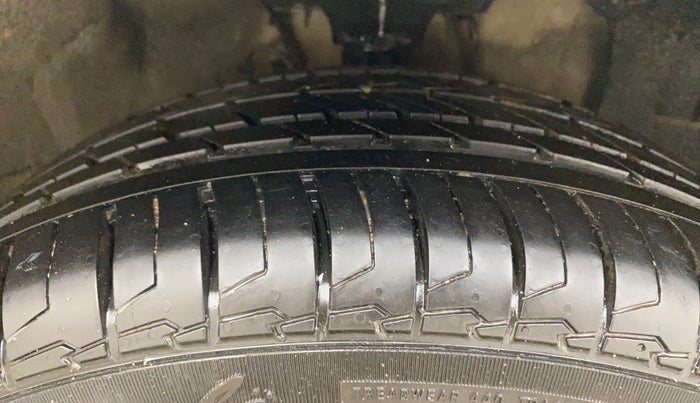 2019 Hyundai Elite i20 SPORTZ PLUS 1.2 DUAL TONE, Petrol, Manual, 1,07,519 km, Right Front Tyre Tread