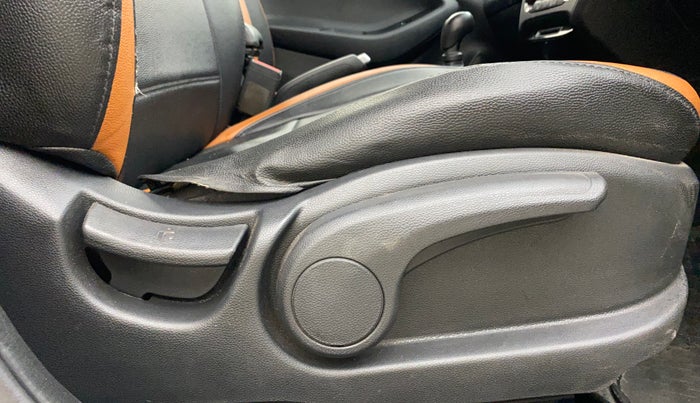 2019 Hyundai Elite i20 SPORTZ PLUS 1.2 DUAL TONE, Petrol, Manual, 1,07,519 km, Driver Side Adjustment Panel