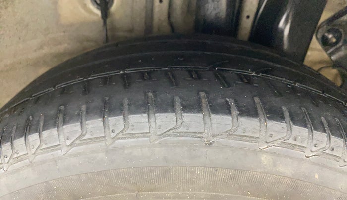 2019 Hyundai Elite i20 SPORTZ PLUS 1.2 DUAL TONE, Petrol, Manual, 1,07,519 km, Left Rear Tyre Tread