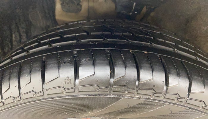 2019 Hyundai Elite i20 SPORTZ PLUS 1.2 DUAL TONE, Petrol, Manual, 1,07,519 km, Left Front Tyre Tread