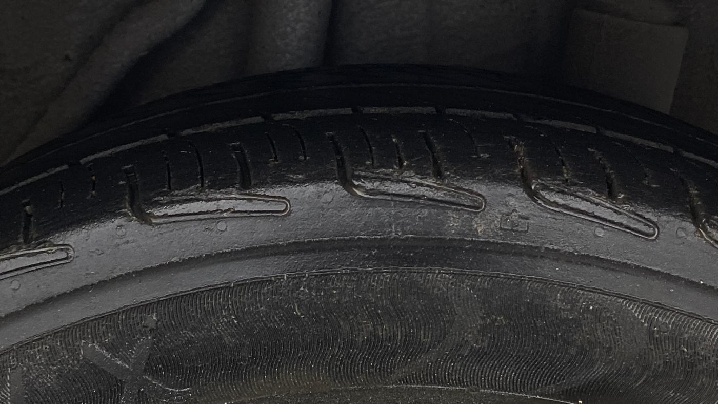 2015 Honda Brio S MT, Petrol, Manual, 91,737 km, Left Rear Tyre Tread