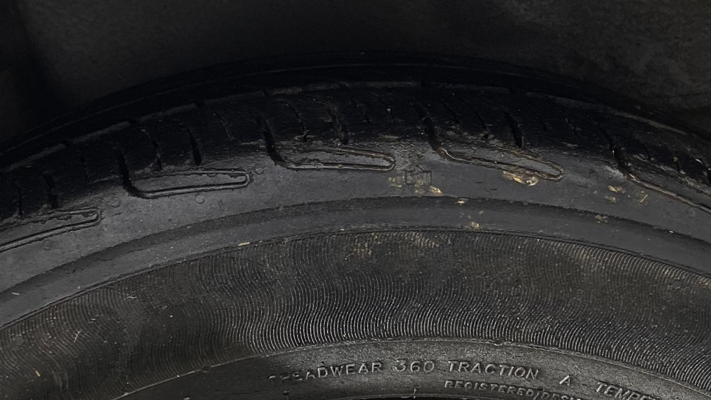 2015 Honda Brio S MT, Petrol, Manual, 91,737 km, Right Rear Tyre Tread