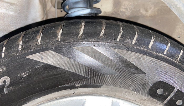 2017 Maruti Alto 800 LXI, CNG, Manual, 93,121 km, Right Front Tyre Tread