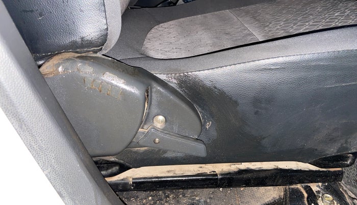 2017 Maruti Alto 800 LXI, CNG, Manual, 93,121 km, Driver Side Adjustment Panel