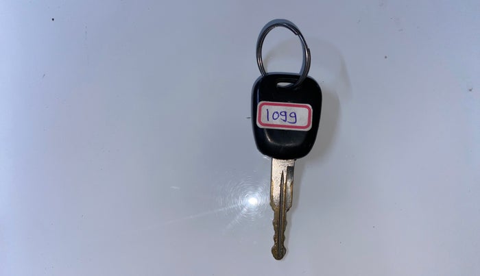 2017 Maruti Alto 800 LXI, CNG, Manual, 93,121 km, Key Close Up