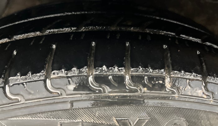 2015 Hyundai Xcent S 1.2, Petrol, Manual, 71,547 km, Left Front Tyre Tread