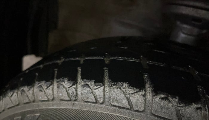 2014 Maruti Wagon R 1.0 LXI, Petrol, Manual, 93,143 km, Left Front Tyre Tread