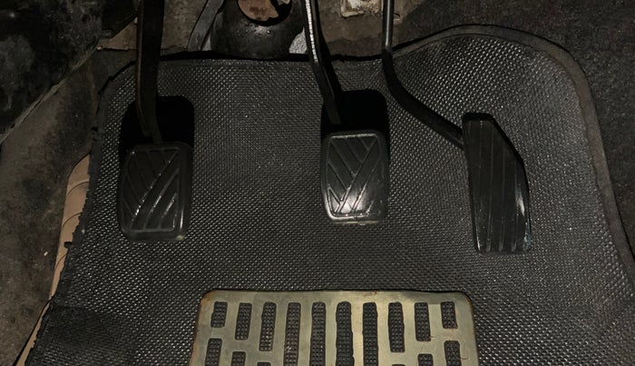 2014 Maruti Wagon R 1.0 LXI, Petrol, Manual, 93,143 km, Pedals