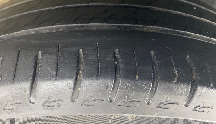 2023 Tata ALTROZ XZ + SUNROOF, Petrol, Manual, 44,407 km, Left Rear Tyre Tread