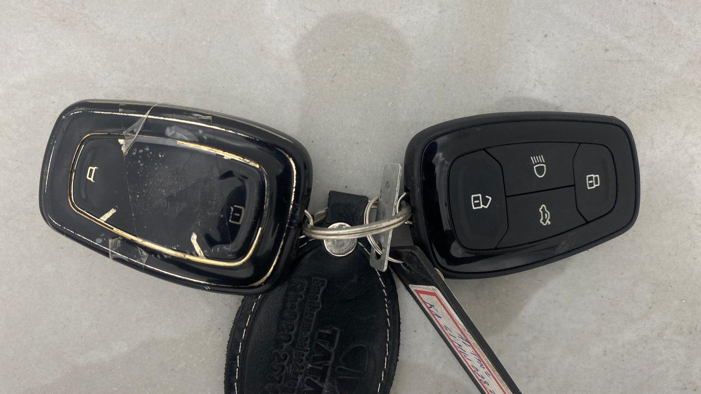 2023 Tata ALTROZ XZ + SUNROOF, Petrol, Manual, 44,407 km, Key Close Up