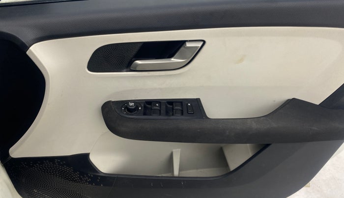 2023 Tata ALTROZ XZ + SUNROOF, Petrol, Manual, 44,407 km, Driver Side Door Panels Control