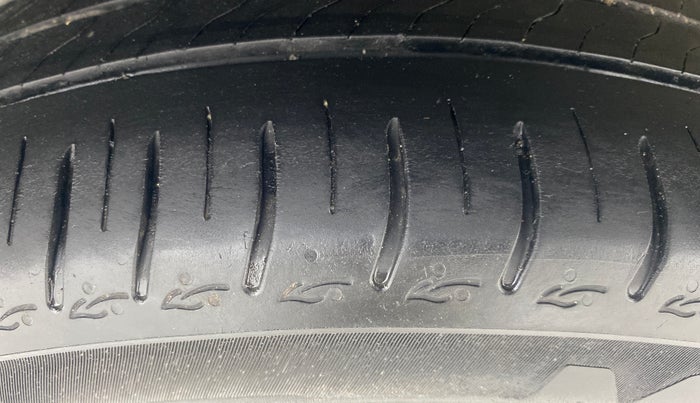 2023 Tata ALTROZ XZ + SUNROOF, Petrol, Manual, 44,407 km, Right Rear Tyre Tread