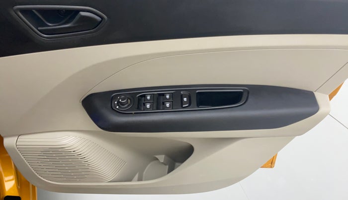 2019 Renault TRIBER 1.0 RXT, CNG, Manual, 9,215 km, Driver Side Door Panels Control