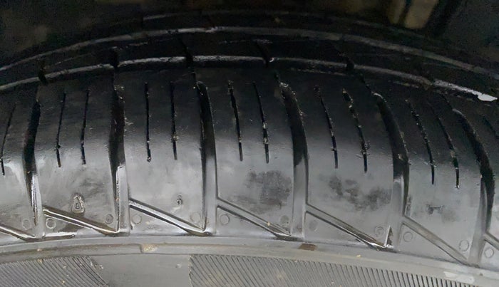 2019 Renault TRIBER 1.0 RXT, CNG, Manual, 9,215 km, Left Rear Tyre Tread