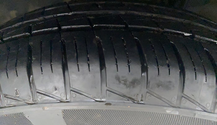 2019 Renault TRIBER 1.0 RXT, CNG, Manual, 9,215 km, Left Front Tyre Tread