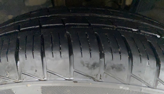 2019 Renault TRIBER 1.0 RXT, CNG, Manual, 9,215 km, Right Rear Tyre Tread