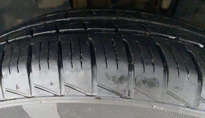 2019 Renault TRIBER 1.0 RXT, CNG, Manual, 9,215 km, Right Front Tyre Tread