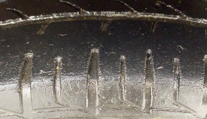 2014 Honda Brio VX AT, Petrol, Automatic, 78,362 km, Left Rear Tyre Tread