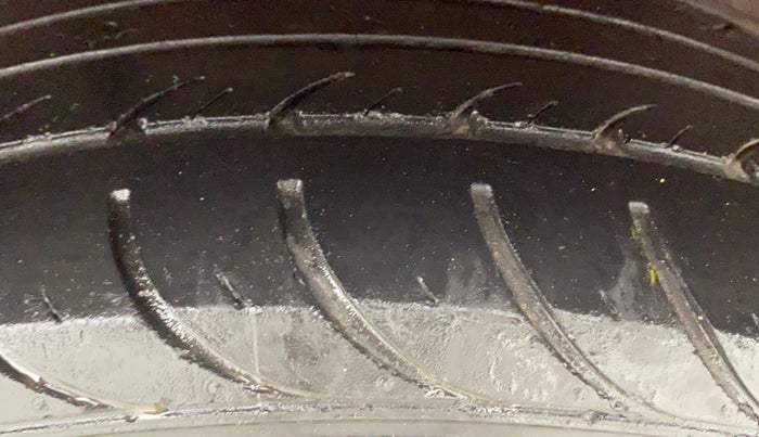 2014 Honda Brio VX AT, Petrol, Automatic, 78,362 km, Right Rear Tyre Tread