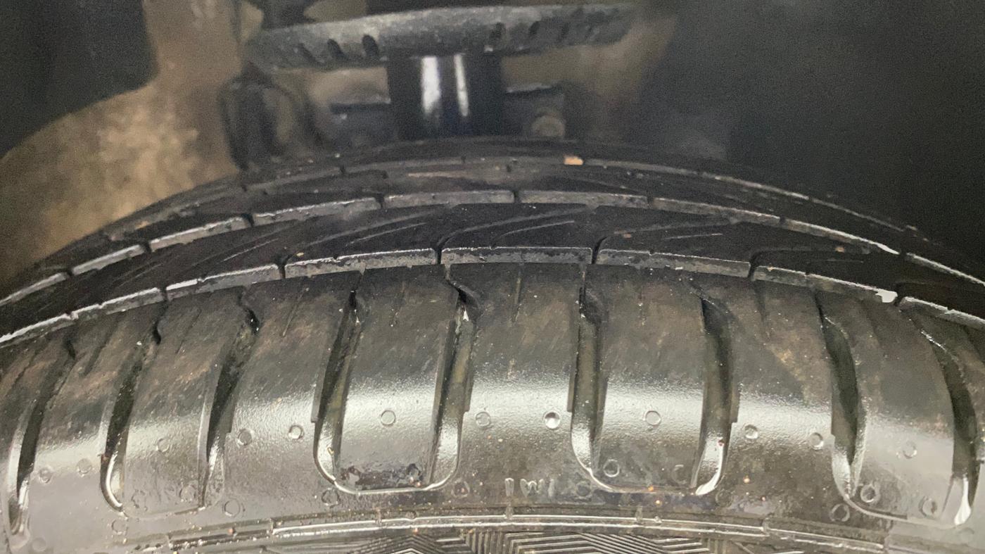 2018 Volkswagen Polo GT TSI AT, Petrol, Automatic, 1,16,231 km, Right Front Tyre Tread