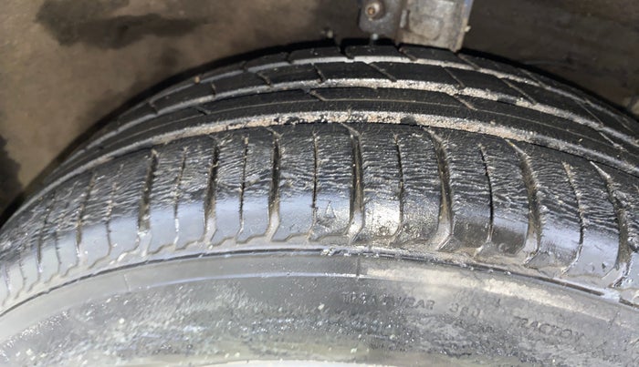2013 Maruti Swift ZXI, Petrol, Manual, 54,475 km, Right Front Tyre Tread