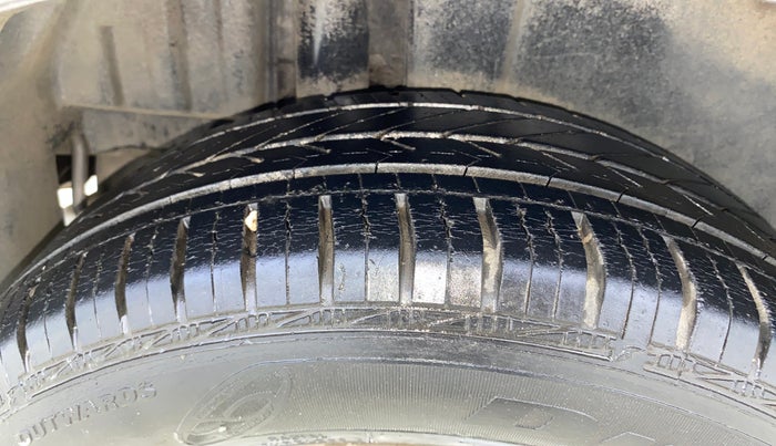 2013 Maruti Swift ZXI, Petrol, Manual, 54,475 km, Right Rear Tyre Tread