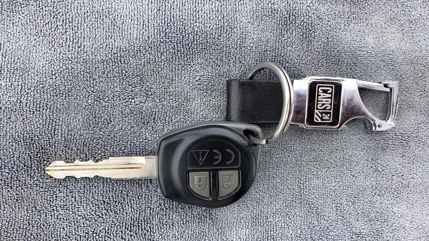 2021 Maruti Swift VXI, Petrol, Manual, 25,401 km, Key Close Up